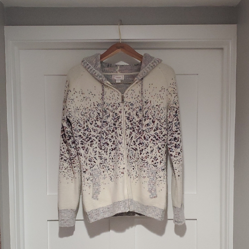 Soft and comfy Kamana zip-up Sweater size small